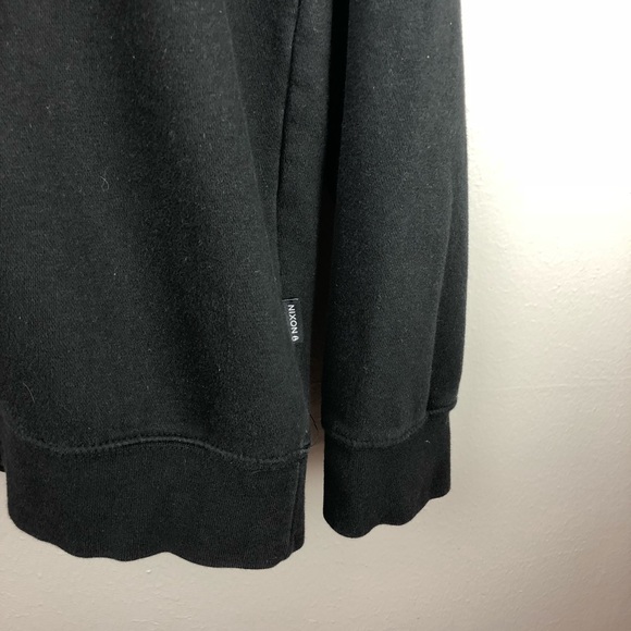 Nixon Summit Crew Pull Over - Picture 3 of 5